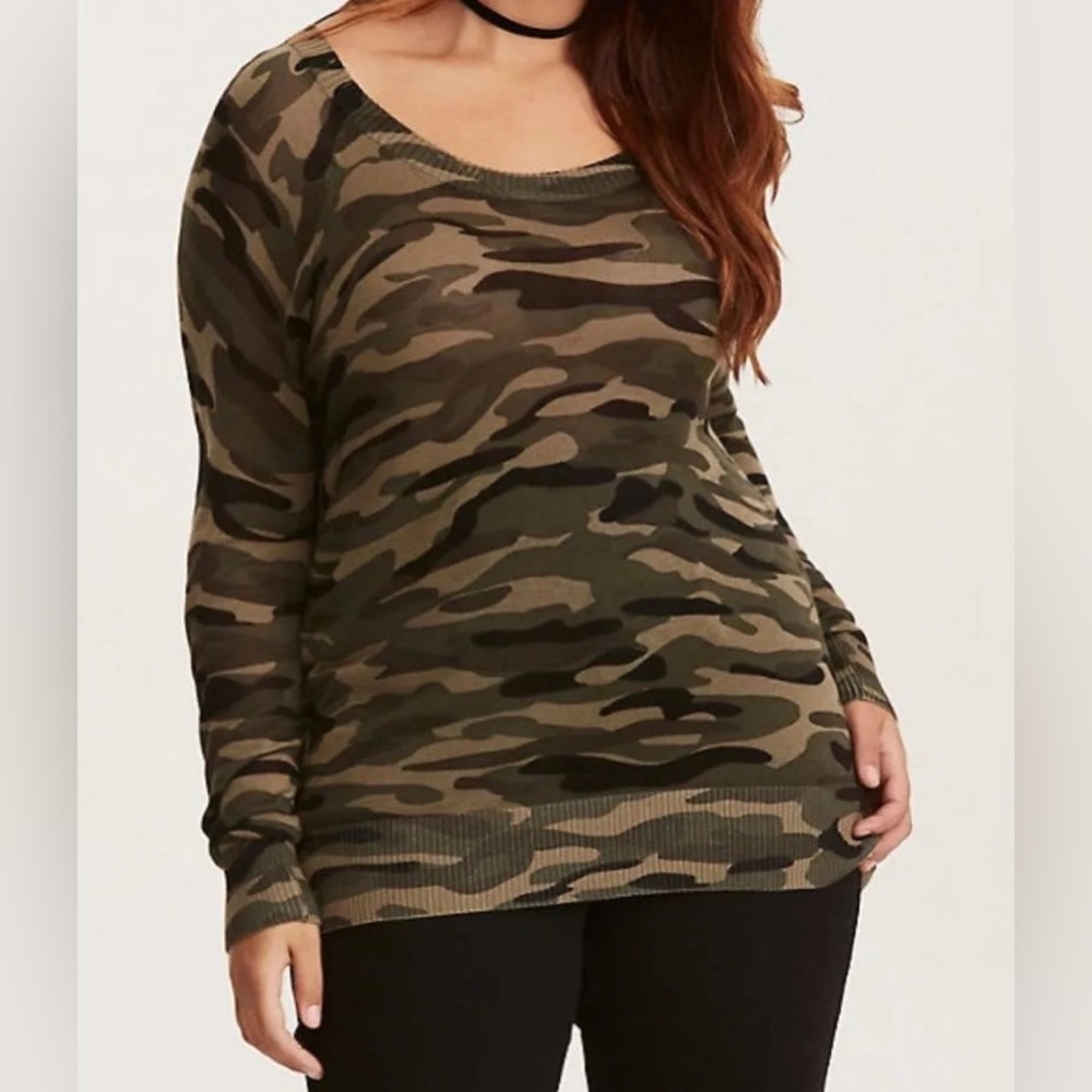 Torrid Lightweight Camouflage Zip Back Scoop Neck Sweater; Size 1 (14)